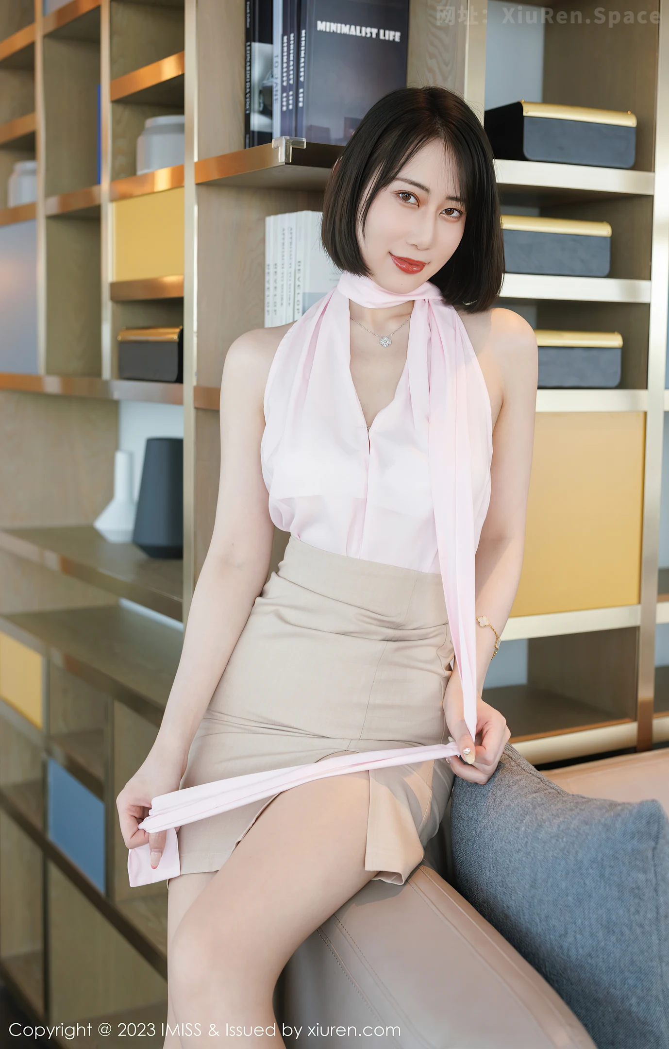 图片[4]-[IMISS爱蜜社]Vol.736 模特瑞妤性感粉色衣配杏色短裙露超薄肉丝秀曼妙身姿诱惑写真51P-秀人网官方网站